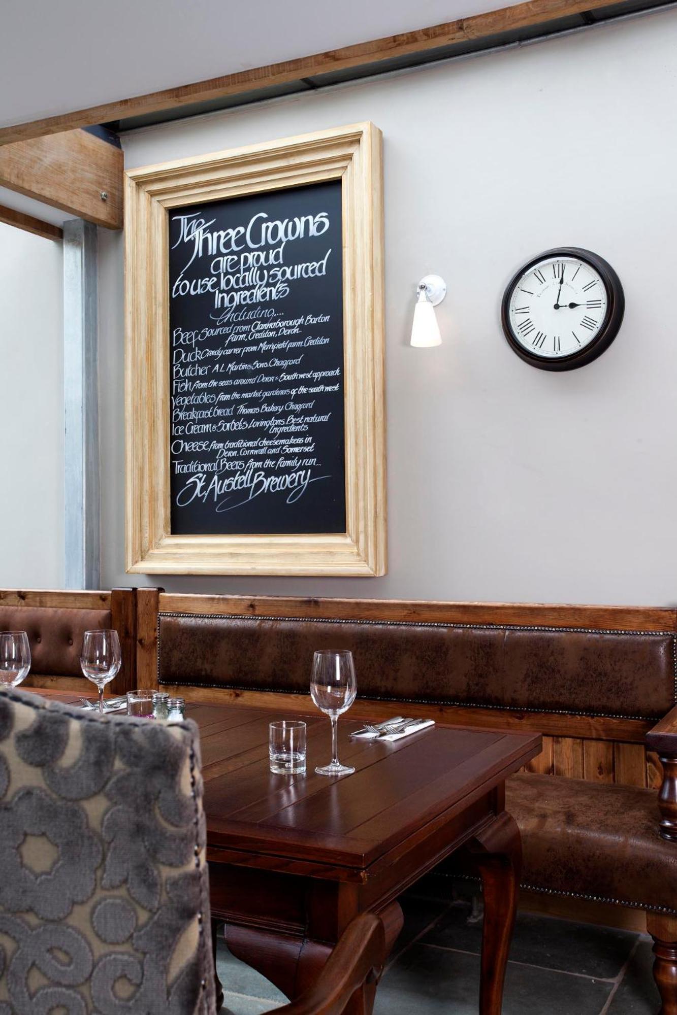 The Three Crowns Hotel Чагфорд Екстериор снимка Interior of the restaurant