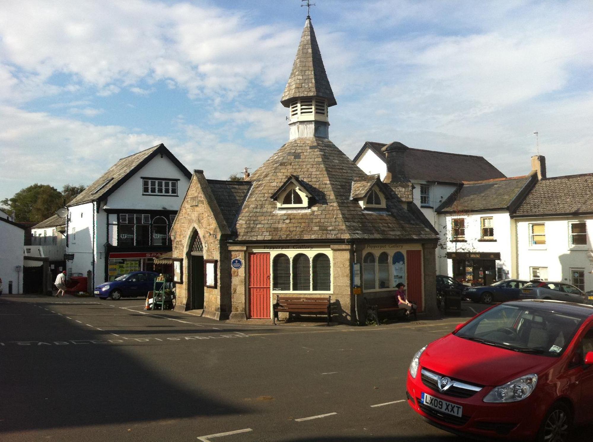 The Three Crowns Hotel Чагфорд Екстериор снимка The Market Cross
