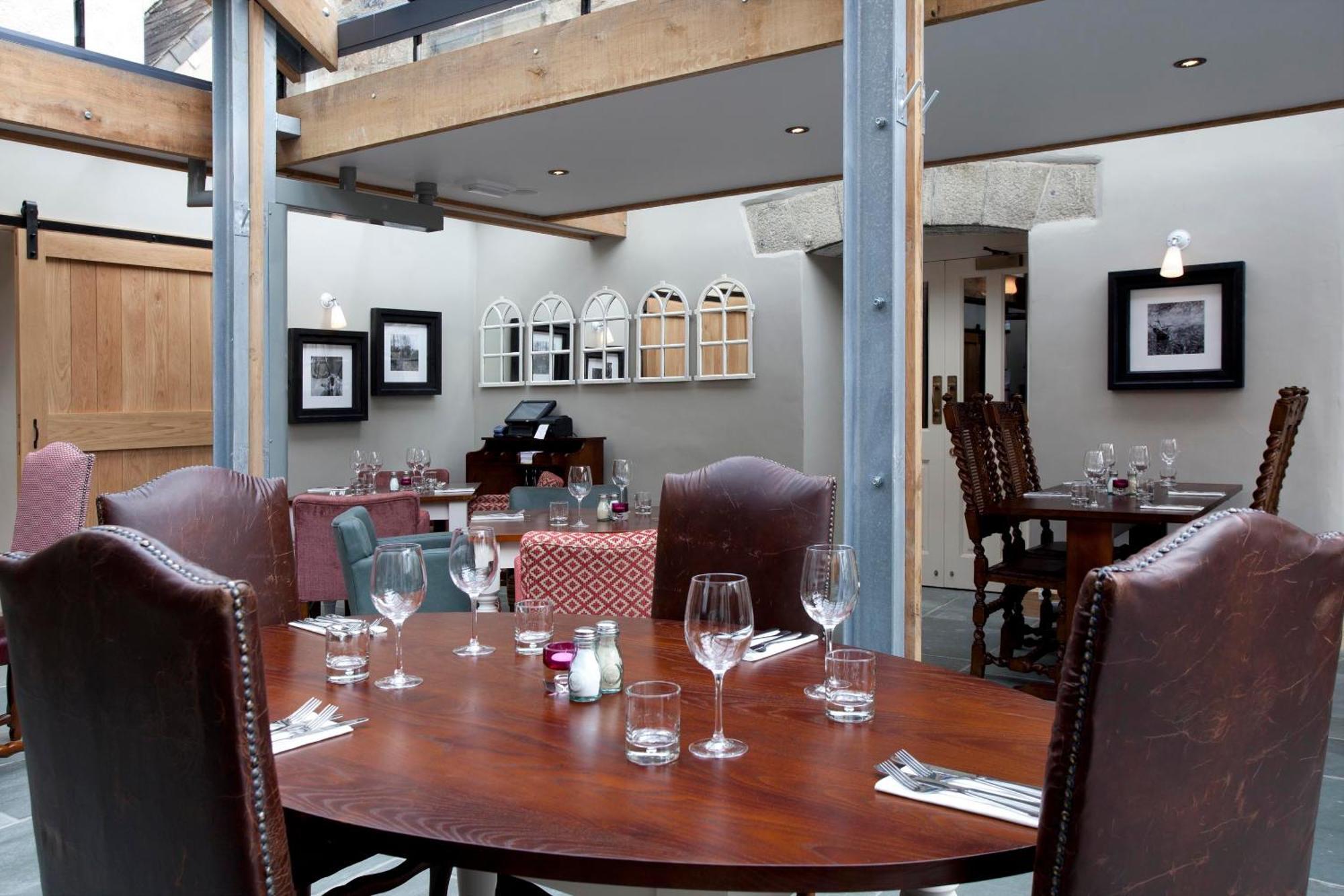 The Three Crowns Hotel Чагфорд Екстериор снимка The restaurant at The Swan