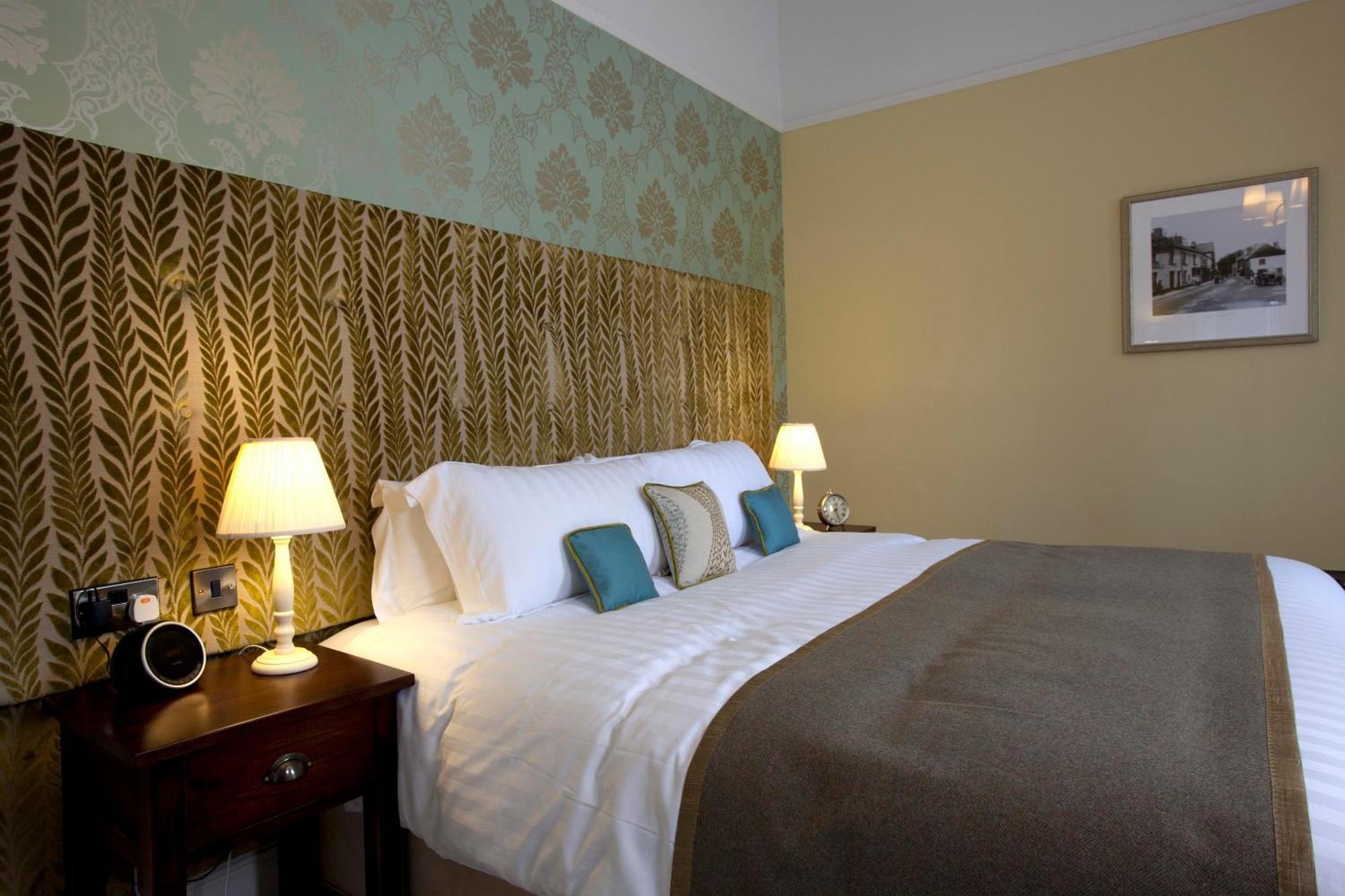 The Three Crowns Hotel Чагфорд Екстериор снимка A bedroom at the hotel