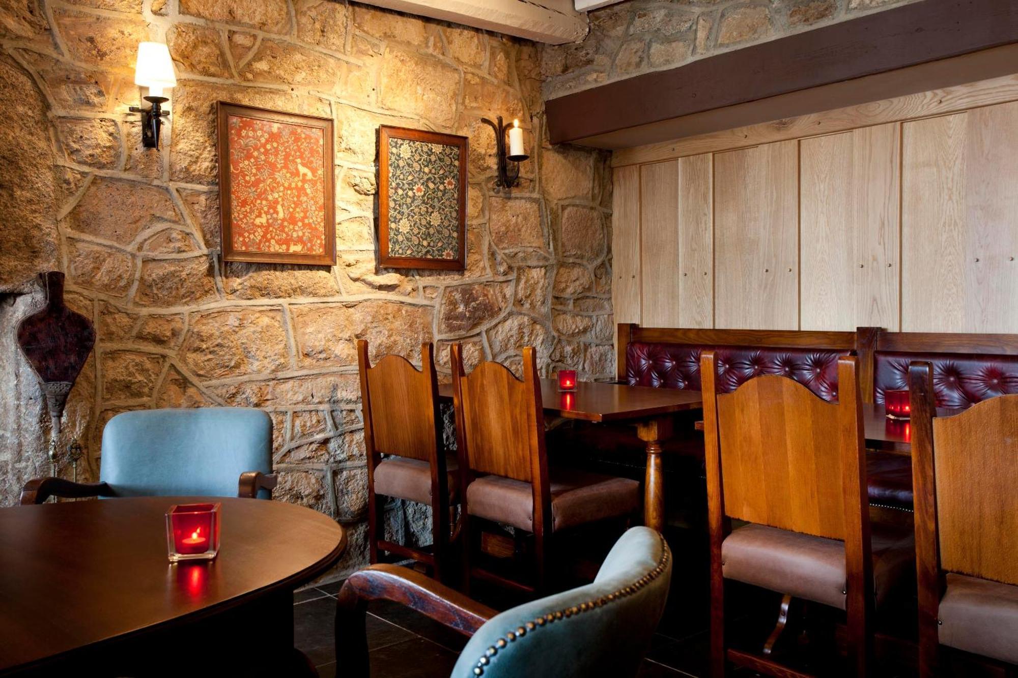 The Three Crowns Hotel Чагфорд Екстериор снимка The interior of the restaurant
