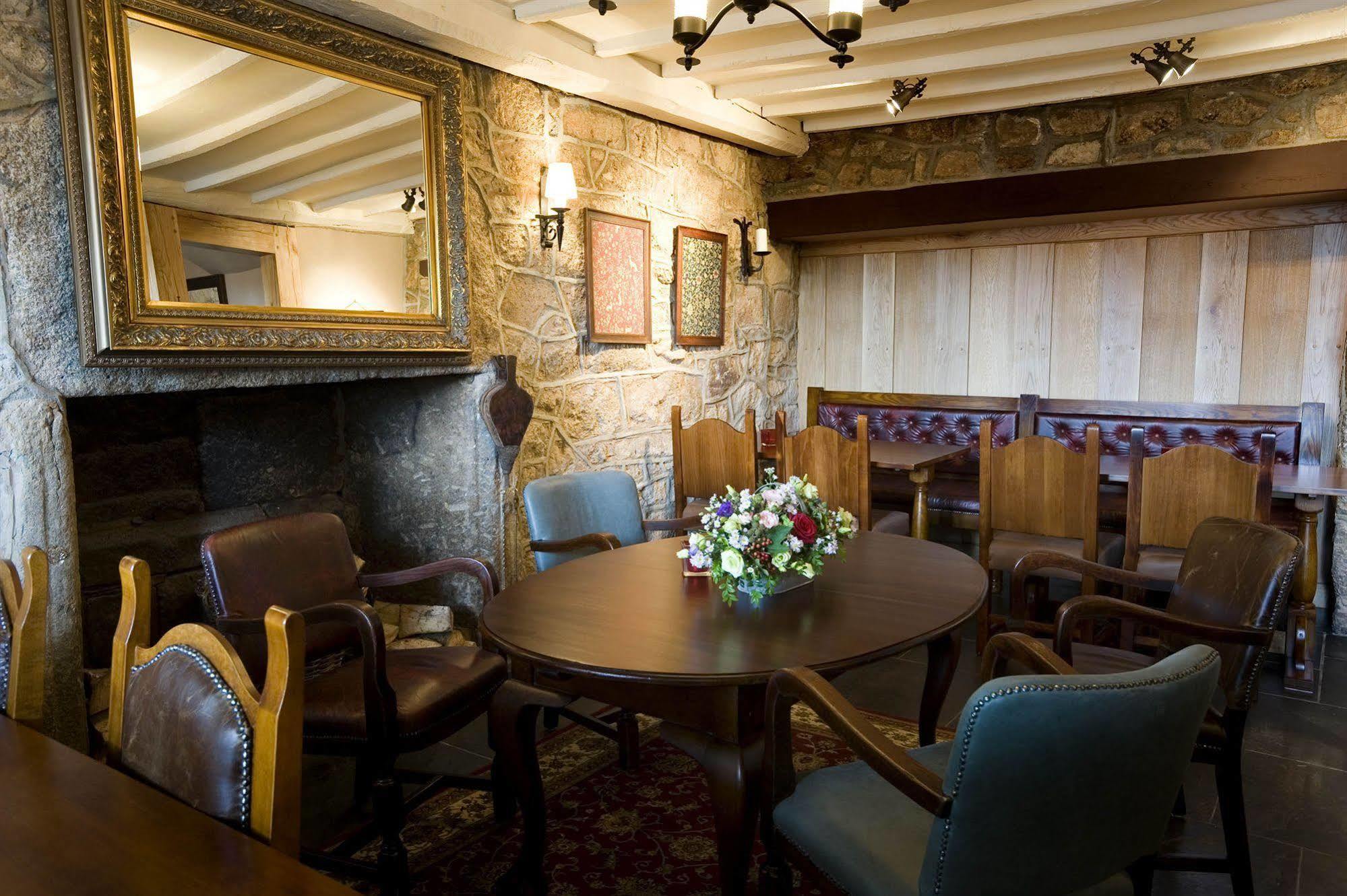 The Three Crowns Hotel Чагфорд Екстериор снимка The interior of the restaurant