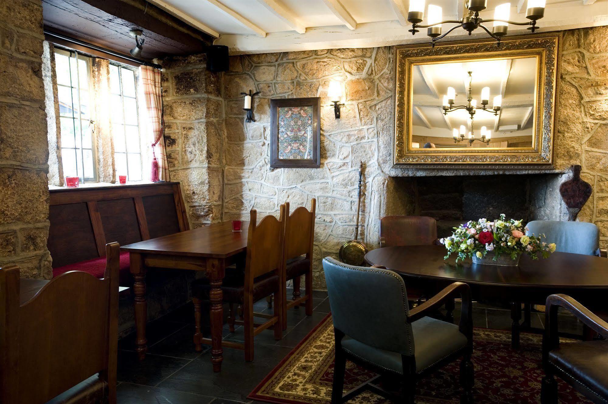 The Three Crowns Hotel Чагфорд Екстериор снимка The interior of the pub